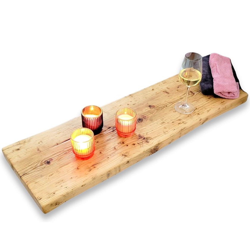 Wannenablage / Wannenbrücke aus Massivholz / Altholz mit Deko Weinglas, Handtüchern und Kerzen